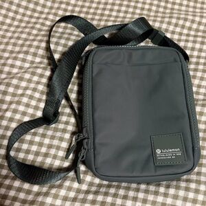 lululemon athletica dark green bag